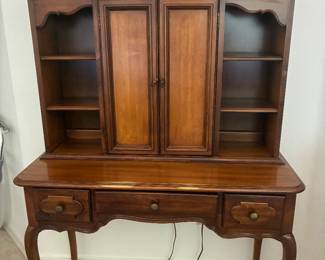 34 180.00 French provencal dressing table 41Wx18Dx58H