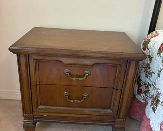 16 75.00 United Furniture Company1 nightstand 24x16x24 wood - 2 drawers
