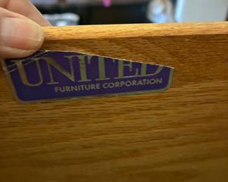 18 180.00 United Furniture Company Tall dresser 5 drawers 38Wx19Dx45H