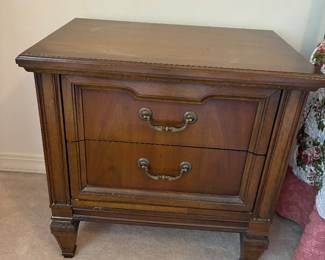 16 75.00 United Furniture Company1 nightstand 24x16x24 wood - 2 drawers