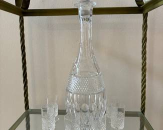 54 90.00 Crystal decanter set with 6 cordials