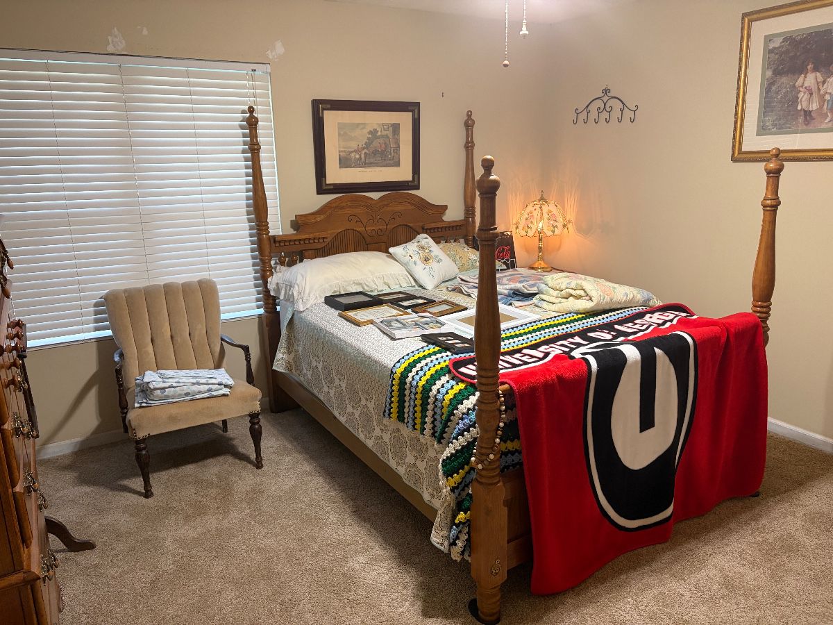 Complete Oak King Size Bedroon suite