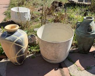 Assorted pottery 
