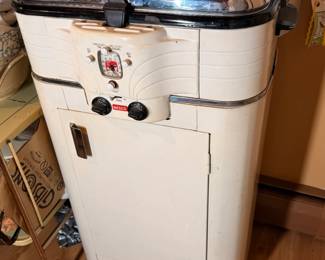 Vintage1950s Nesco roaster