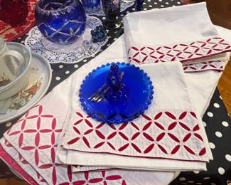 Sheet set w red cutwork