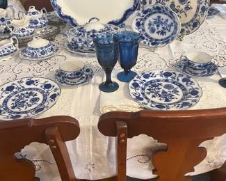 Gate leg table w chairs