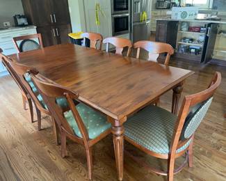 Beautiful dining table set that can seat 6-10