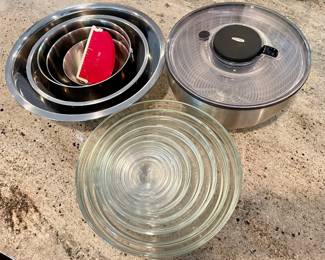 Mixing bowl sets and salad spinner