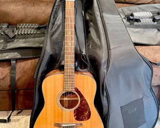 Yamaha acoustic guitar FG700S with soft side case