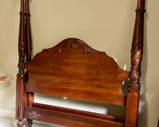 Queen size 4 poster bed