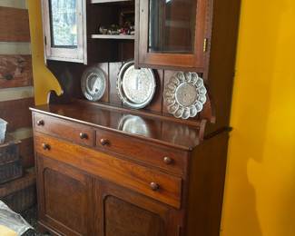 Hutch Available Now $325
