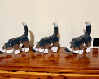 Wooden hunting dogs