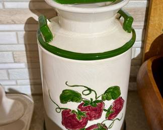 Strawberry/peach canister