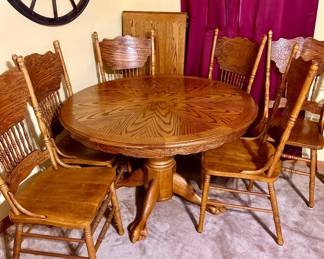 Pedestal Table, 6 chairs and leaf