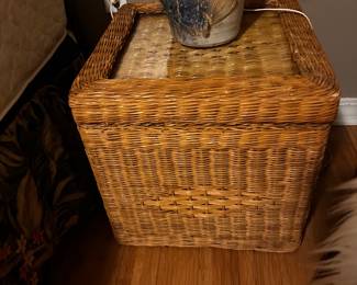PRESALE: *PAIR* cute wicker end table chest $100