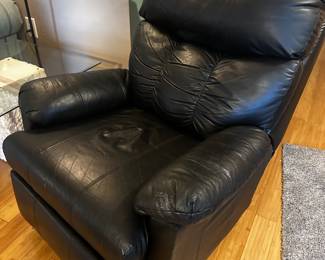 PRESALE: black recliner $50