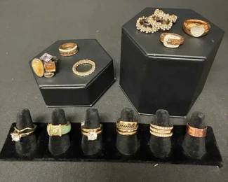 KN286Gold Tone Rings, Costume Jewelry