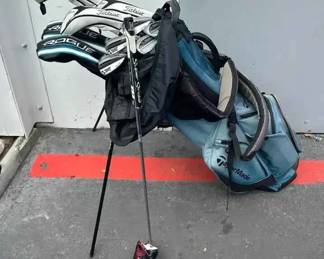 JD103Nice Group Of Clubs And Putter