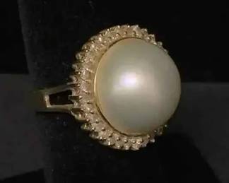 KN304V14 K Gold Diamond Ring With Pearly Center