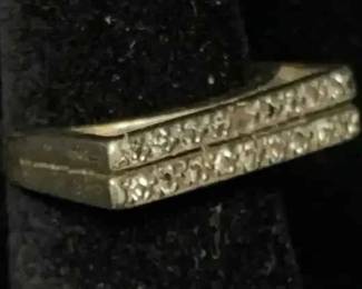 KN305VModern 14K Diamond Ring