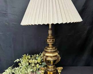 JD124Brass Candles And Lamp