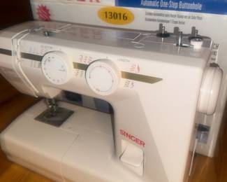 Singer Sewing Machine 13016