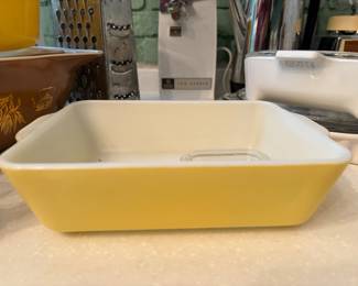 Vintage Pyrex yellow 503 casserole
