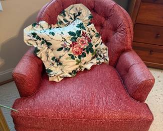 Cottage Core pink chair in excellent condition