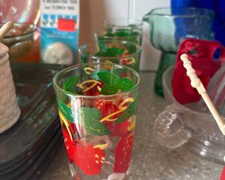 strawberry juice glasses