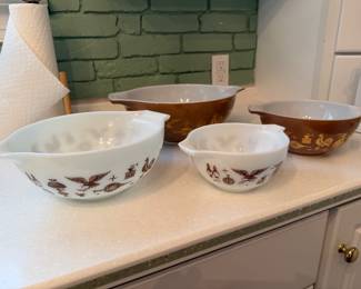 Early American Cinderella Mixing bowl set of vintage pyrex