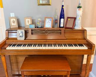 Wurlitzer Piano Excellent Condition