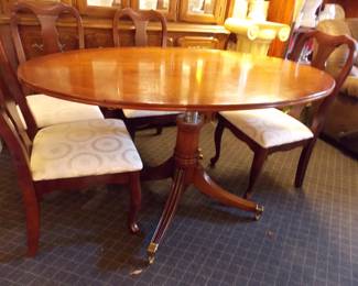 Adjustable table with or without 4 chairs