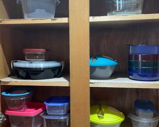 Super nice Tupperware and Rubbermaid items throuhout the kitchen