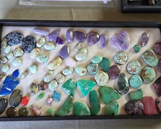 Tray of assorted cabachons.