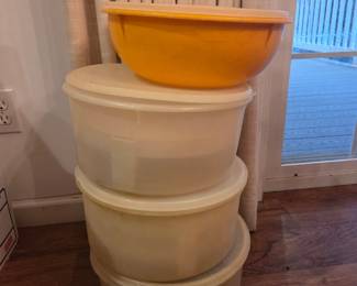Vintage Tubberwear large for bread proofing and desserts