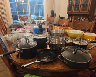 Varitey of cookwear, mixing bowls, baking pans