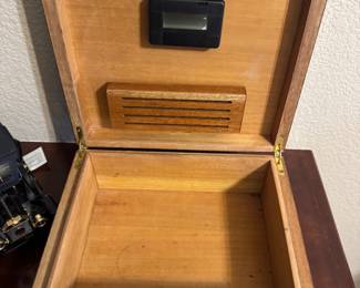 HUMIDOR