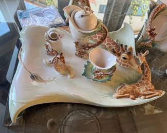 FRANZ GIRAFFE COLLECTIBLES/DISHES W/BOXES