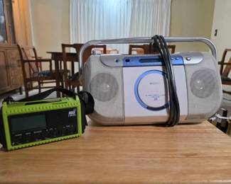 Sony CFD-E100 and an Emergency Weather Radio