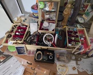 Costume Jewelry, Accessories, and Collectibles