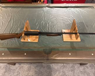 Ithaca featherlight 12 gauge serial number 636522–4 model 37