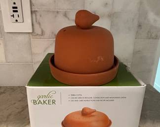 Terracotta Garlic Baker with Bird Lid