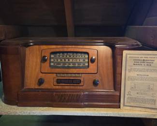 Lot #1 - Vintage General Electric Model L-916 Nine-Tube Radio Wood Console Collectible