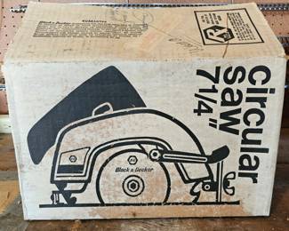 Lot #197 - Black & Decker 7307 7 1/4 Inch Circular Saw with Original Box & Manual