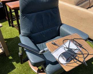Ekornes Stresless Sunrise Chair (powered) with computer table