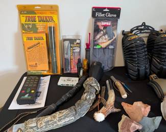 Hunting calls and fillet accessories