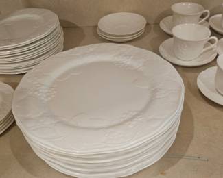 Wedgwood-Strawberry and Vine