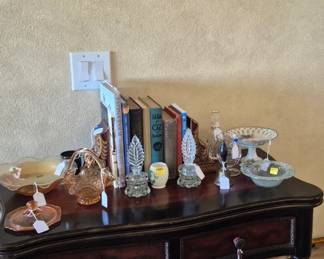 Entry table. Very nice French style morror, books