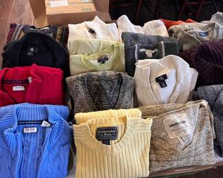 Men’s sweaters/clothing