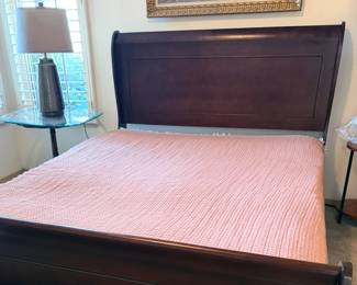 Wooden queen sleighbed